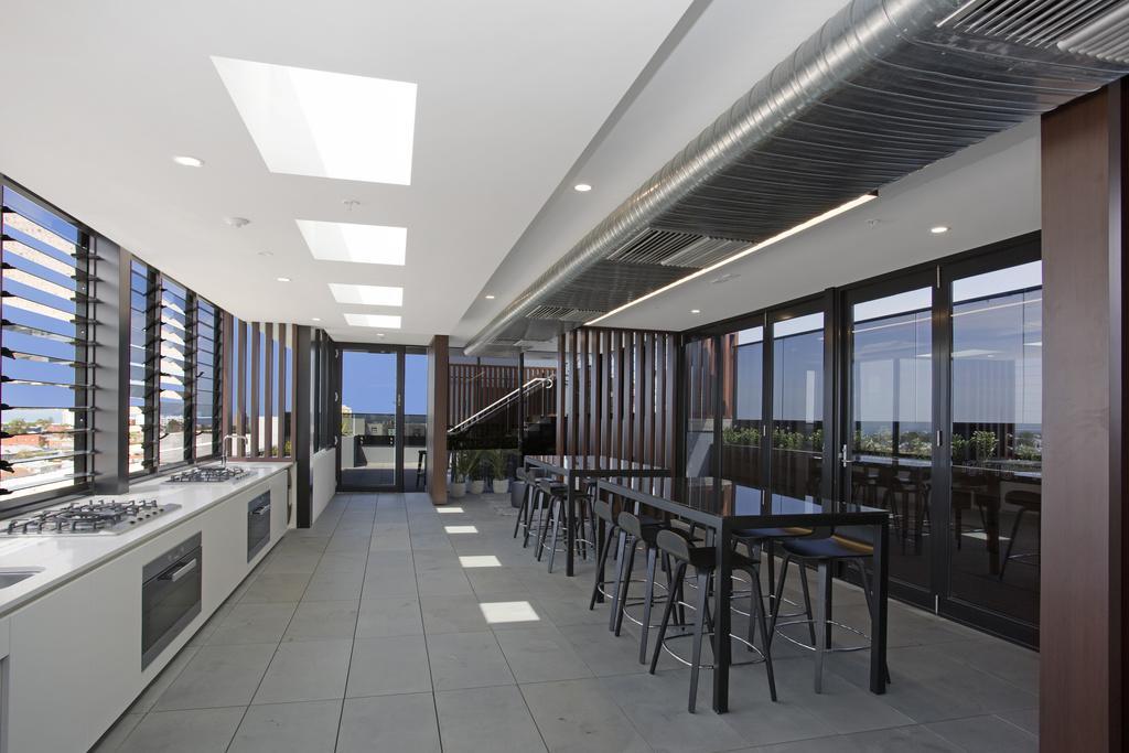☆ Heart Of St Kilda ☆ Infinity Pool+Parking+Wifi Apartment Melbourne Bagian luar foto